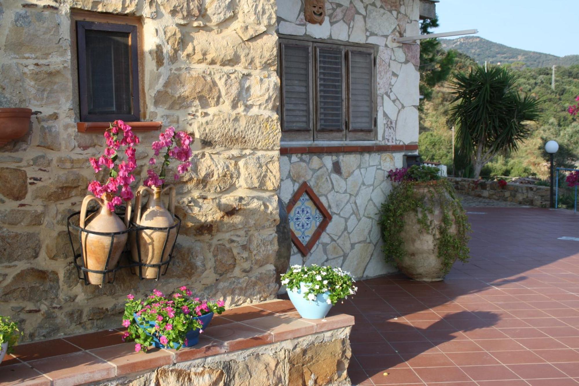 Camere & Case Vacanze Lo Scoglio Castel di Tusa Dış mekan fotoğraf