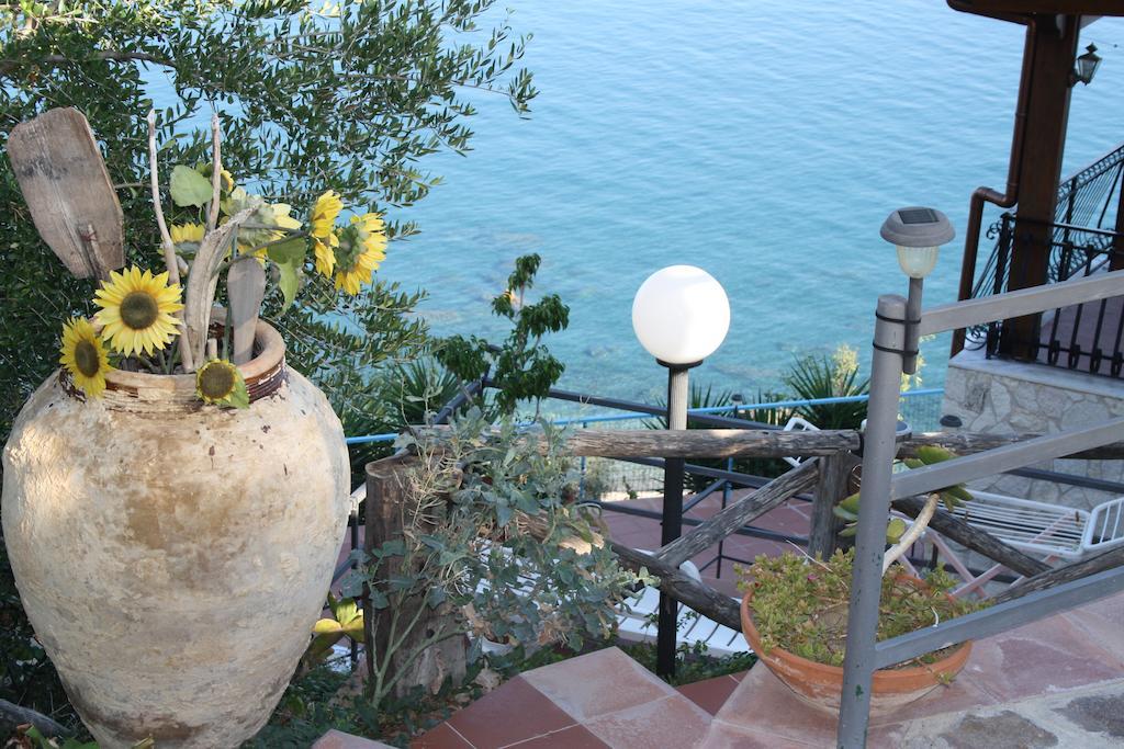 Camere & Case Vacanze Lo Scoglio Castel di Tusa Dış mekan fotoğraf