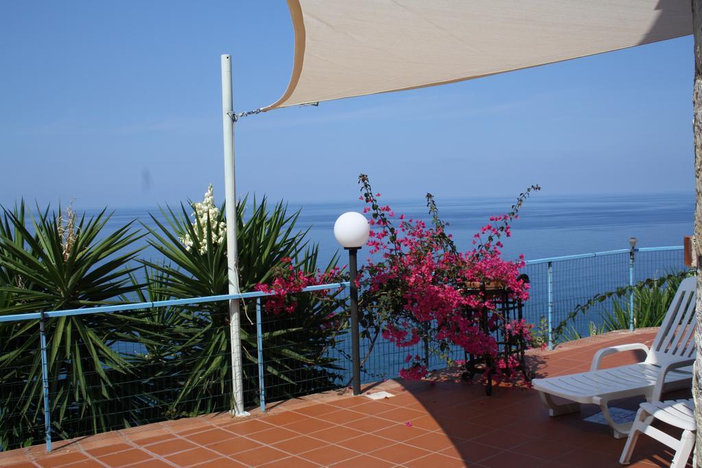 Camere & Case Vacanze Lo Scoglio Castel di Tusa Dış mekan fotoğraf