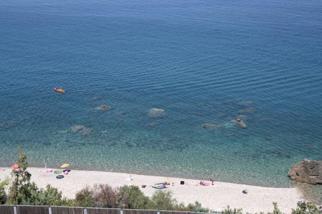 Camere & Case Vacanze Lo Scoglio Castel di Tusa Dış mekan fotoğraf