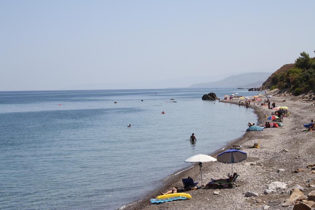 Camere & Case Vacanze Lo Scoglio Castel di Tusa Dış mekan fotoğraf