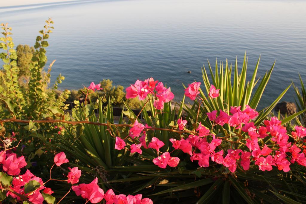 Camere & Case Vacanze Lo Scoglio Castel di Tusa Dış mekan fotoğraf