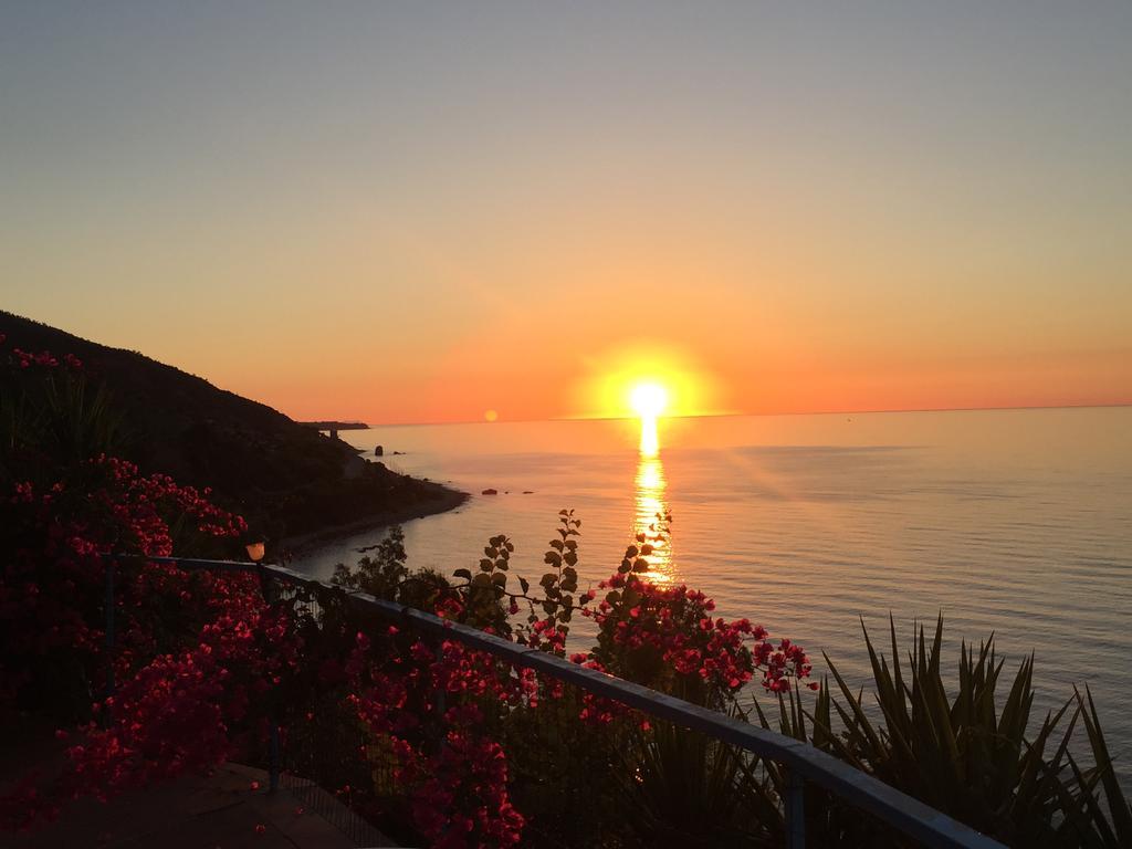 Camere & Case Vacanze Lo Scoglio Castel di Tusa Dış mekan fotoğraf