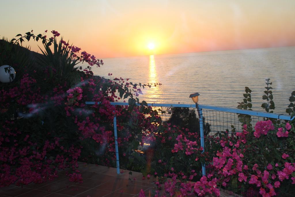 Camere & Case Vacanze Lo Scoglio Castel di Tusa Dış mekan fotoğraf