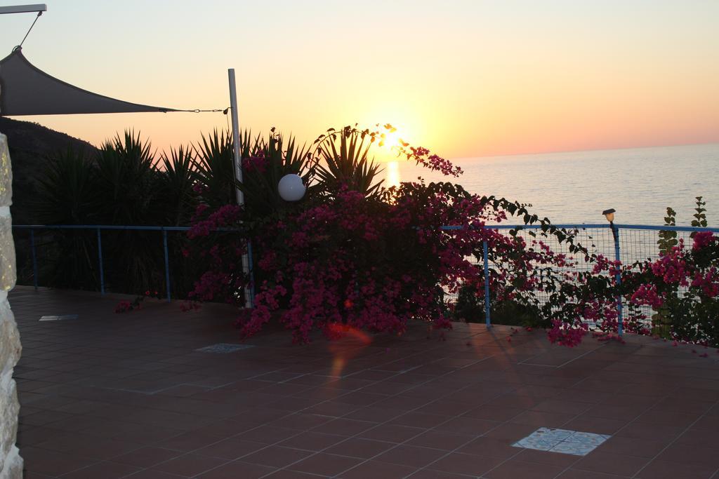 Camere & Case Vacanze Lo Scoglio Castel di Tusa Dış mekan fotoğraf