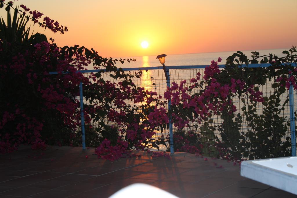 Camere & Case Vacanze Lo Scoglio Castel di Tusa Dış mekan fotoğraf