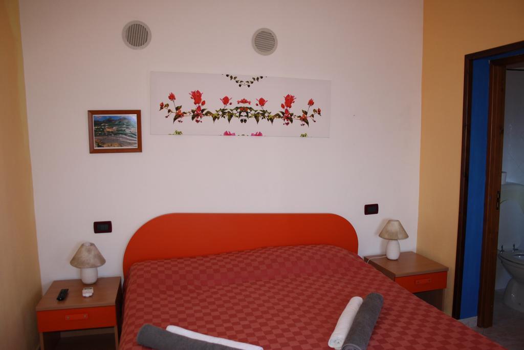 Camere & Case Vacanze Lo Scoglio Castel di Tusa Dış mekan fotoğraf