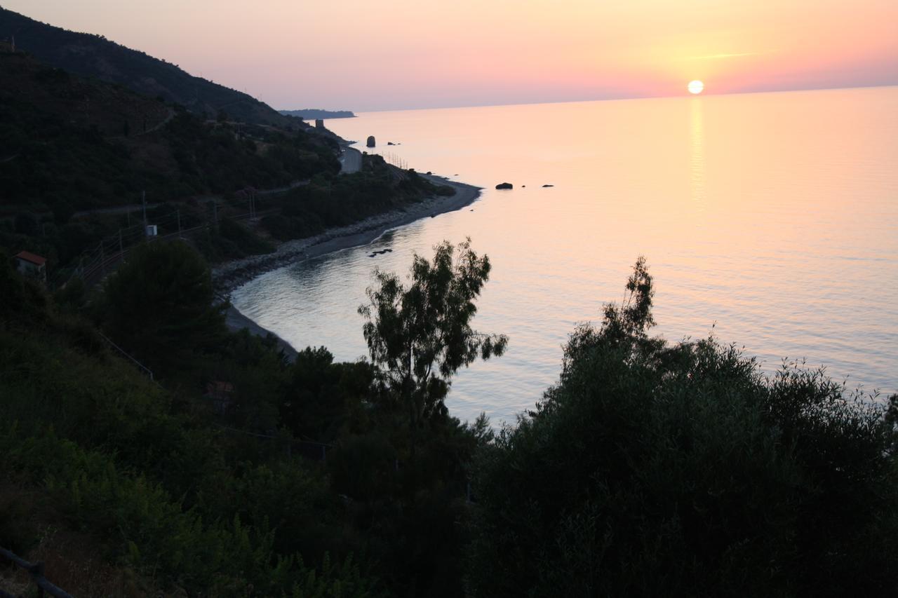 Camere & Case Vacanze Lo Scoglio Castel di Tusa Dış mekan fotoğraf