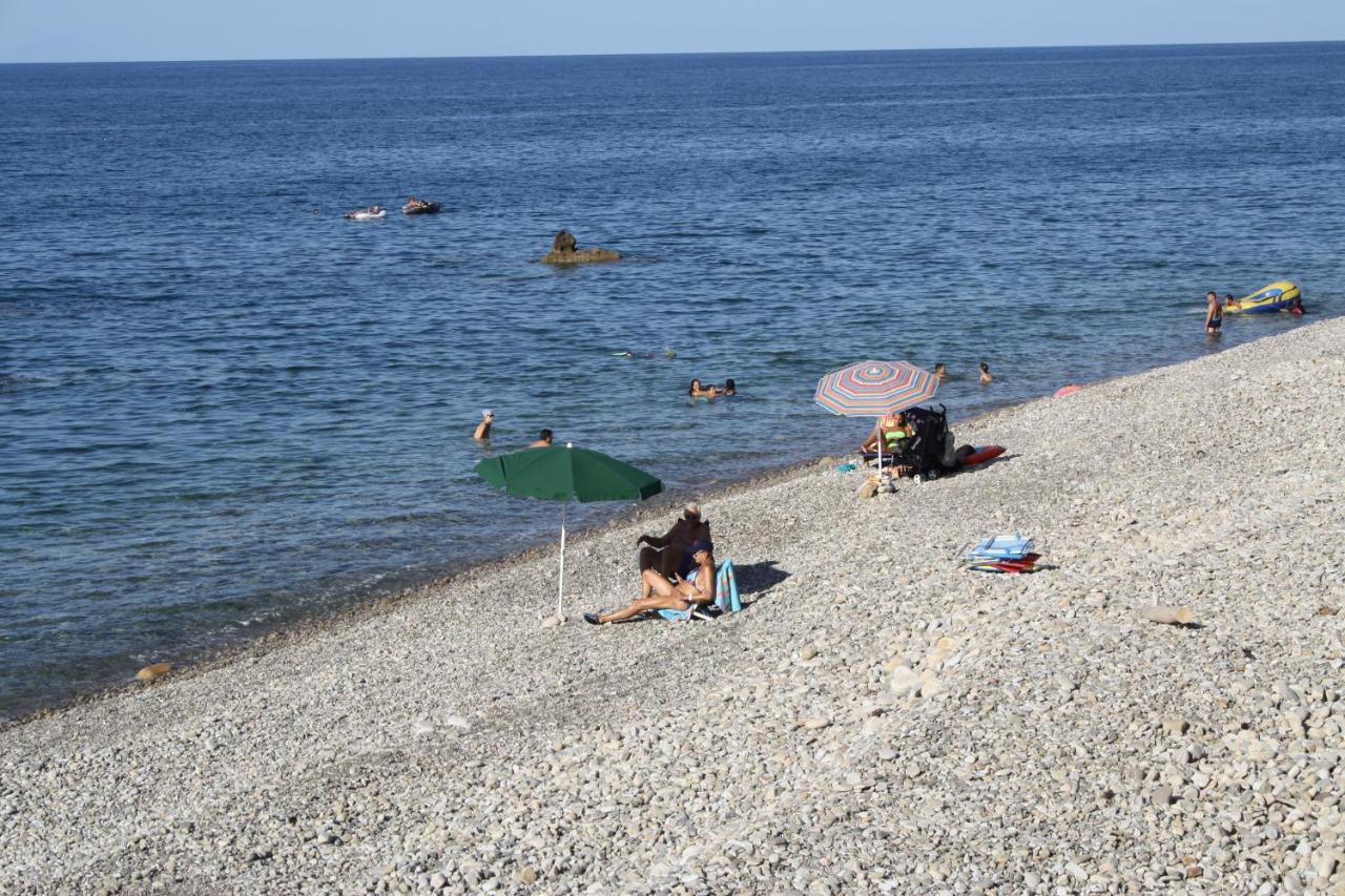 Camere & Case Vacanze Lo Scoglio Castel di Tusa Dış mekan fotoğraf