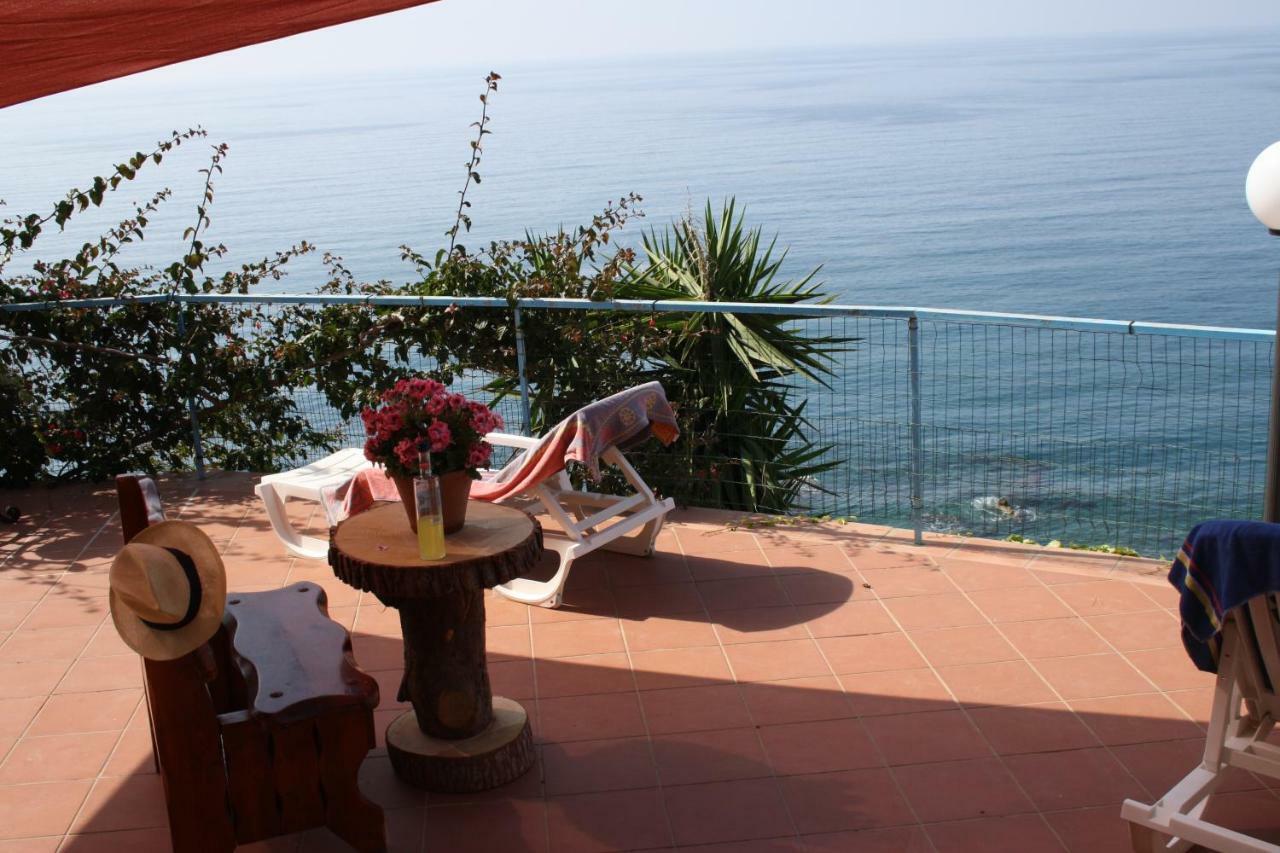 Camere & Case Vacanze Lo Scoglio Castel di Tusa Dış mekan fotoğraf