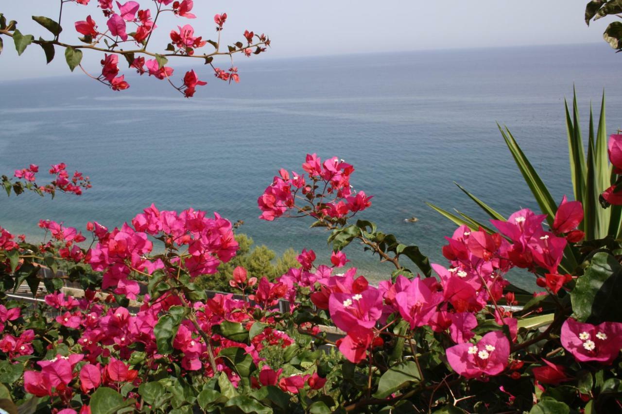 Camere & Case Vacanze Lo Scoglio Castel di Tusa Dış mekan fotoğraf