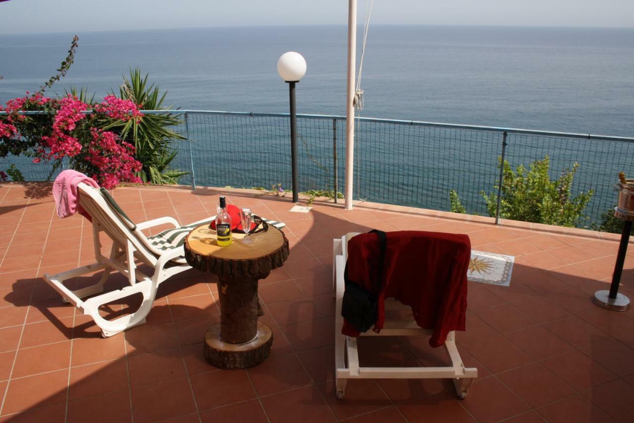 Camere & Case Vacanze Lo Scoglio Castel di Tusa Dış mekan fotoğraf